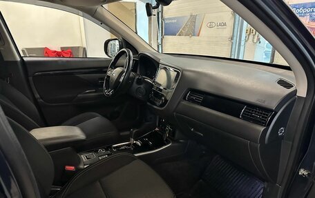 Mitsubishi Outlander III рестайлинг 3, 2019 год, 1 699 000 рублей, 5 фотография