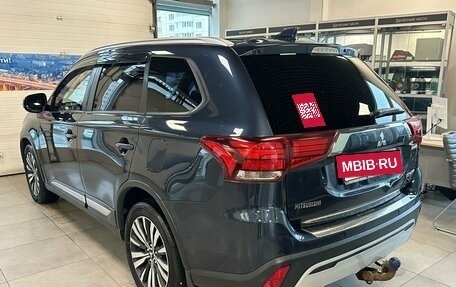 Mitsubishi Outlander III рестайлинг 3, 2019 год, 1 699 000 рублей, 4 фотография