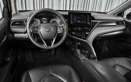 Toyota Camry, 2021 год, 2 650 000 рублей, 6 фотография