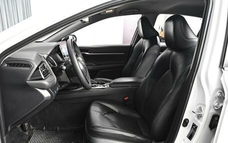 Toyota Camry, 2021 год, 2 650 000 рублей, 10 фотография