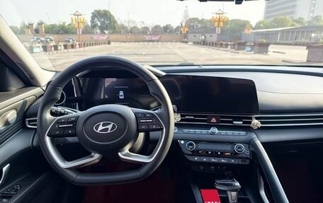 Hyundai Elantra, 2023 год, 1 420 000 рублей, 16 фотография