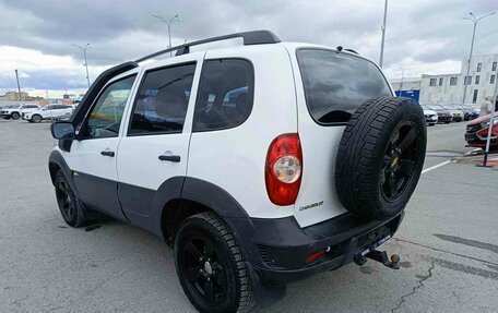 Chevrolet Niva I рестайлинг, 2017 год, 745 000 рублей, 5 фотография