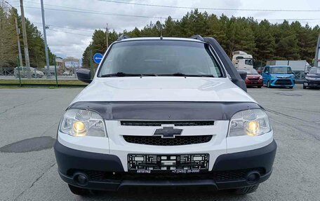 Chevrolet Niva I рестайлинг, 2017 год, 745 000 рублей, 2 фотография