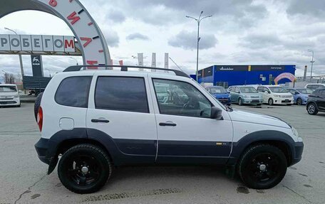 Chevrolet Niva I рестайлинг, 2017 год, 745 000 рублей, 8 фотография