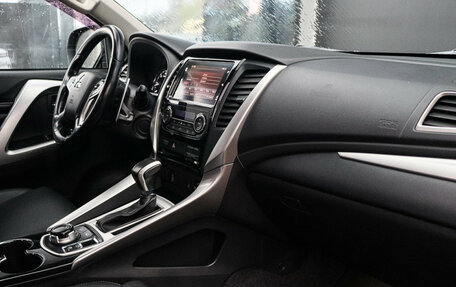 Mitsubishi Pajero Sport III рестайлинг, 2018 год, 3 250 000 рублей, 7 фотография