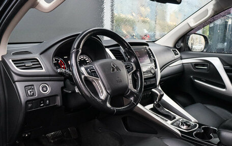 Mitsubishi Pajero Sport III рестайлинг, 2018 год, 3 250 000 рублей, 12 фотография