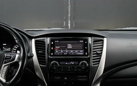 Mitsubishi Pajero Sport III рестайлинг, 2018 год, 3 250 000 рублей, 10 фотография