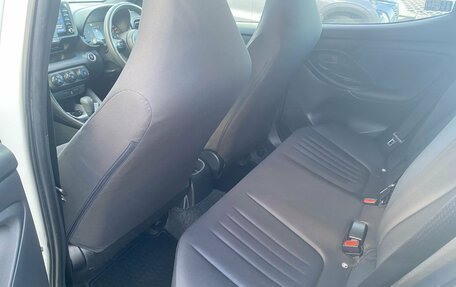 Toyota Yaris, 2020 год, 1 330 000 рублей, 9 фотография