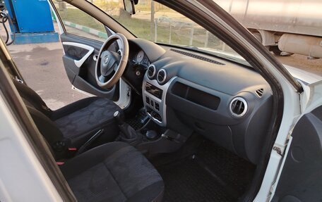 Renault Sandero I, 2013 год, 370 000 рублей, 2 фотография