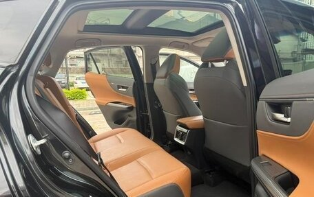 Toyota Venza, 2022 год, 16 фотография