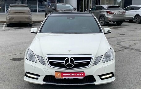 Mercedes-Benz E-Класс, 2012 год, 900 000 рублей, 3 фотография