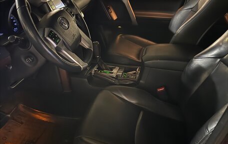 Toyota Land Cruiser Prado 150 рестайлинг 2, 2017 год, 4 050 000 рублей, 6 фотография