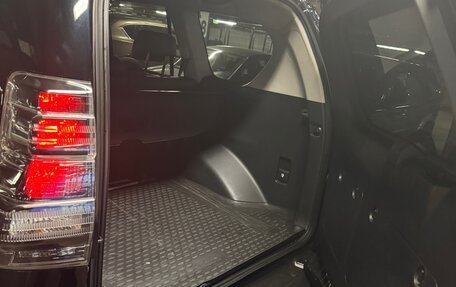 Toyota Land Cruiser Prado 150 рестайлинг 2, 2017 год, 4 050 000 рублей, 10 фотография