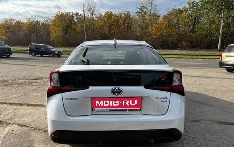 Toyota Prius IV XW50, 2021 год, 2 550 000 рублей, 4 фотография