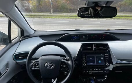 Toyota Prius IV XW50, 2021 год, 2 550 000 рублей, 8 фотография