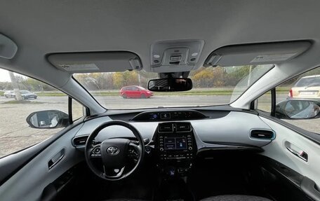 Toyota Prius IV XW50, 2021 год, 2 550 000 рублей, 7 фотография