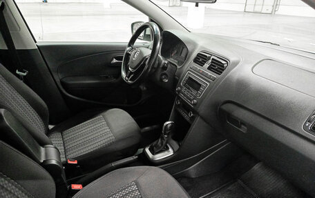 Volkswagen Polo VI (EU Market), 2017 год, 1 100 000 рублей, 13 фотография