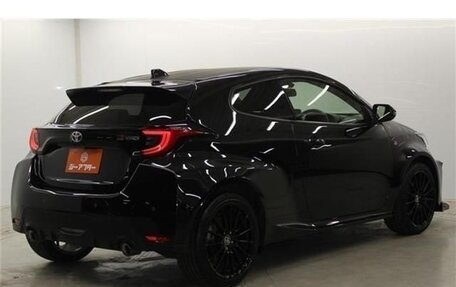 Toyota Yaris, 2021 год, 1 390 000 рублей, 3 фотография