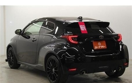 Toyota Yaris, 2021 год, 1 390 000 рублей, 8 фотография