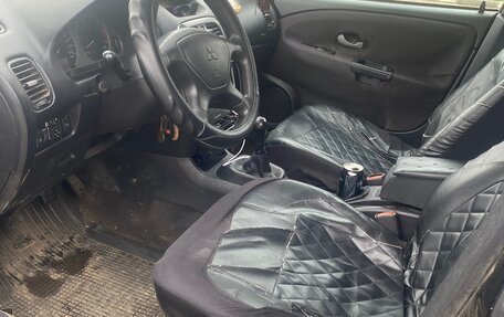 Mitsubishi Carisma I, 2003 год, 159 900 рублей, 17 фотография