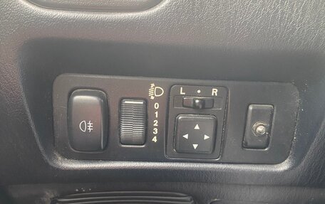 Mitsubishi Carisma I, 2003 год, 159 900 рублей, 26 фотография