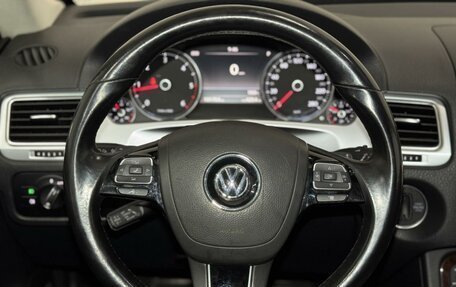 Volkswagen Touareg III, 2015 год, 2 999 000 рублей, 15 фотография