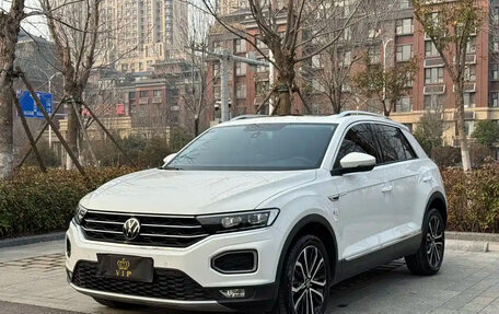 Volkswagen T-Roc I, 2023 год, 1 750 000 рублей, 1 фотография