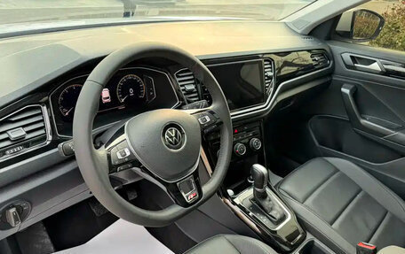 Volkswagen T-Roc I, 2023 год, 1 750 000 рублей, 4 фотография