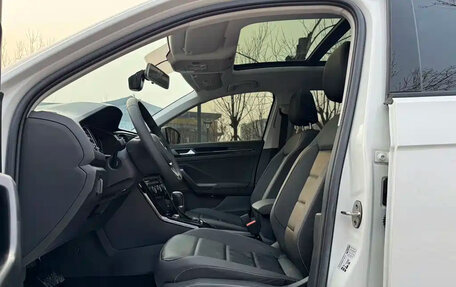 Volkswagen T-Roc I, 2023 год, 1 750 000 рублей, 9 фотография