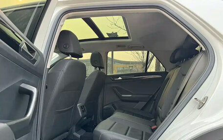 Volkswagen T-Roc I, 2023 год, 1 750 000 рублей, 18 фотография