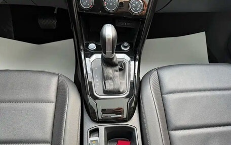 Volkswagen T-Roc I, 2023 год, 1 750 000 рублей, 15 фотография