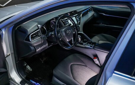 Toyota Camry, 2019 год, 2 350 000 рублей, 10 фотография