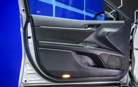 Toyota Camry, 2019 год, 2 350 000 рублей, 14 фотография