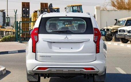 Mitsubishi Pajero Sport III рестайлинг, 2023 год, 3 820 000 рублей, 4 фотография