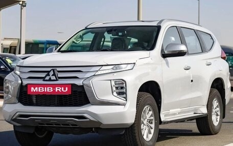 Mitsubishi Pajero Sport III рестайлинг, 2023 год, 3 820 000 рублей, 2 фотография