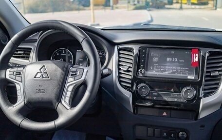 Mitsubishi Pajero Sport III рестайлинг, 2023 год, 3 820 000 рублей, 12 фотография