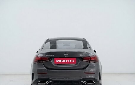 Mercedes-Benz A-Класс, 2022 год, 1 950 000 рублей, 3 фотография