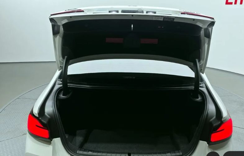 BMW 5 серия G30, 2022 год, 5 080 000 рублей, 16 фотография