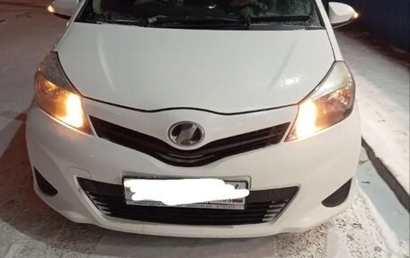 Toyota Vitz, 2012 год, 700 000 рублей, 2 фотография