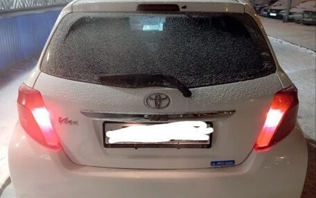 Toyota Vitz, 2012 год, 700 000 рублей, 3 фотография