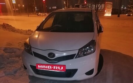 Toyota Vitz, 2012 год, 700 000 рублей, 5 фотография