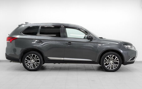 Mitsubishi Outlander III рестайлинг 3, 2018 год, 1 850 000 рублей, 4 фотография