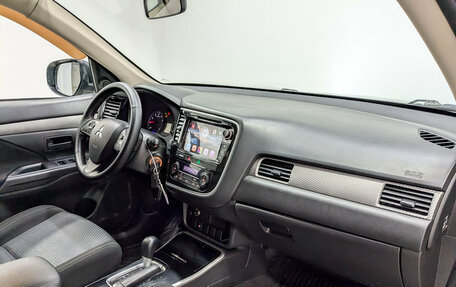 Mitsubishi Outlander III рестайлинг 3, 2018 год, 1 850 000 рублей, 11 фотография