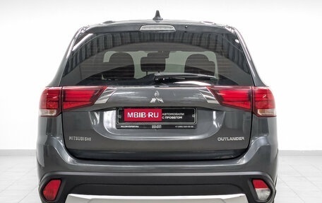 Mitsubishi Outlander III рестайлинг 3, 2018 год, 1 850 000 рублей, 6 фотография