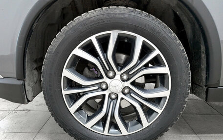 Mitsubishi Outlander III рестайлинг 3, 2018 год, 1 850 000 рублей, 18 фотография