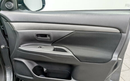 Mitsubishi Outlander III рестайлинг 3, 2018 год, 1 850 000 рублей, 23 фотография