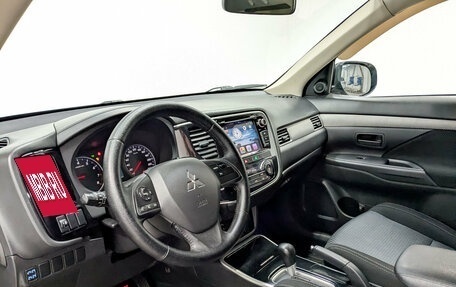 Mitsubishi Outlander III рестайлинг 3, 2018 год, 1 850 000 рублей, 16 фотография