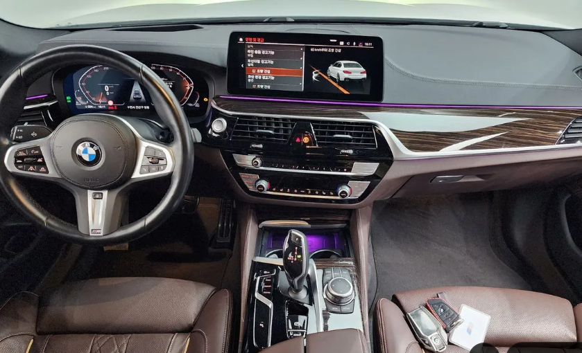 BMW 5 серия G30, 2022 год, 4 800 000 рублей, 5 фотография