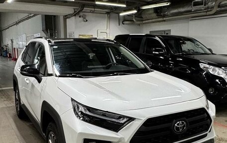 Toyota RAV4, 2023 год, 3 700 000 рублей, 5 фотография