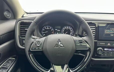 Mitsubishi Outlander III рестайлинг 3, 2021 год, 1 930 000 рублей, 6 фотография